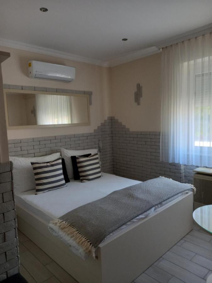 Viola Vendeghaz Bed and Breakfast Pápa Buitenkant foto